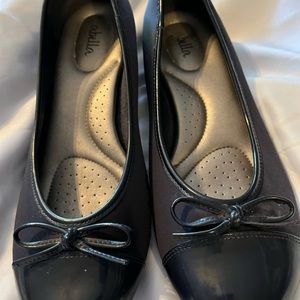 Womans Black flat shoes